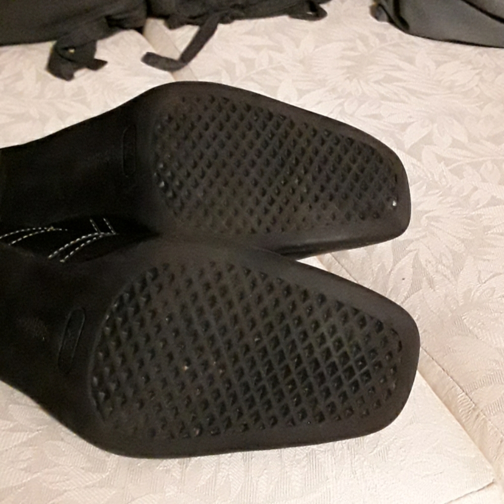 Shoes - Picture 4 of 4